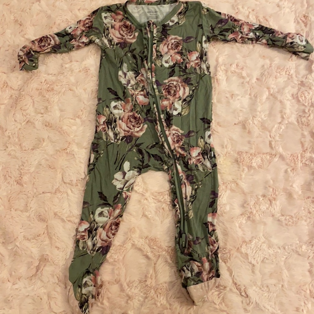 Posh Peanut Seraphina footie size 18-24 months.